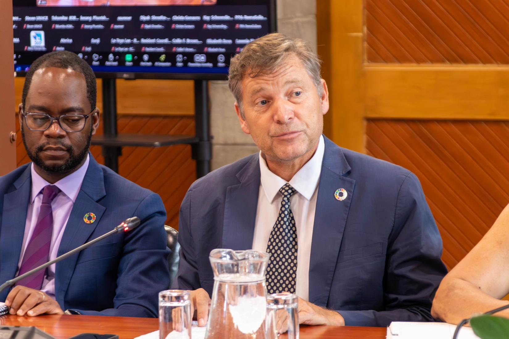 Photo: @UN Micronesia Jaap van Hierden, Resident Coordinator in Micronesia (R), at signing ceremony of the UNCT-CROP Principles of Dialogue and Engagement between four Resident Coordinators (Micronesia, Fiji, Samoa, Papua New Guinea) and the Pacific Island Forum Secretary-General , Suva, 18 April 2024